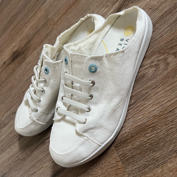Vionic White Canvas Sneakers - Picture 1 of 8